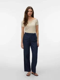AWAMYRA Top