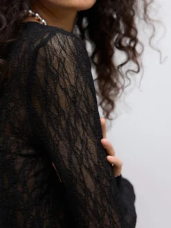 AWTESSY Top