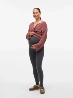 Normal geschnitten V-Ausschnitt Umgeschlagene Ärmelbündchen Tief angesetzte Schulter Pullover