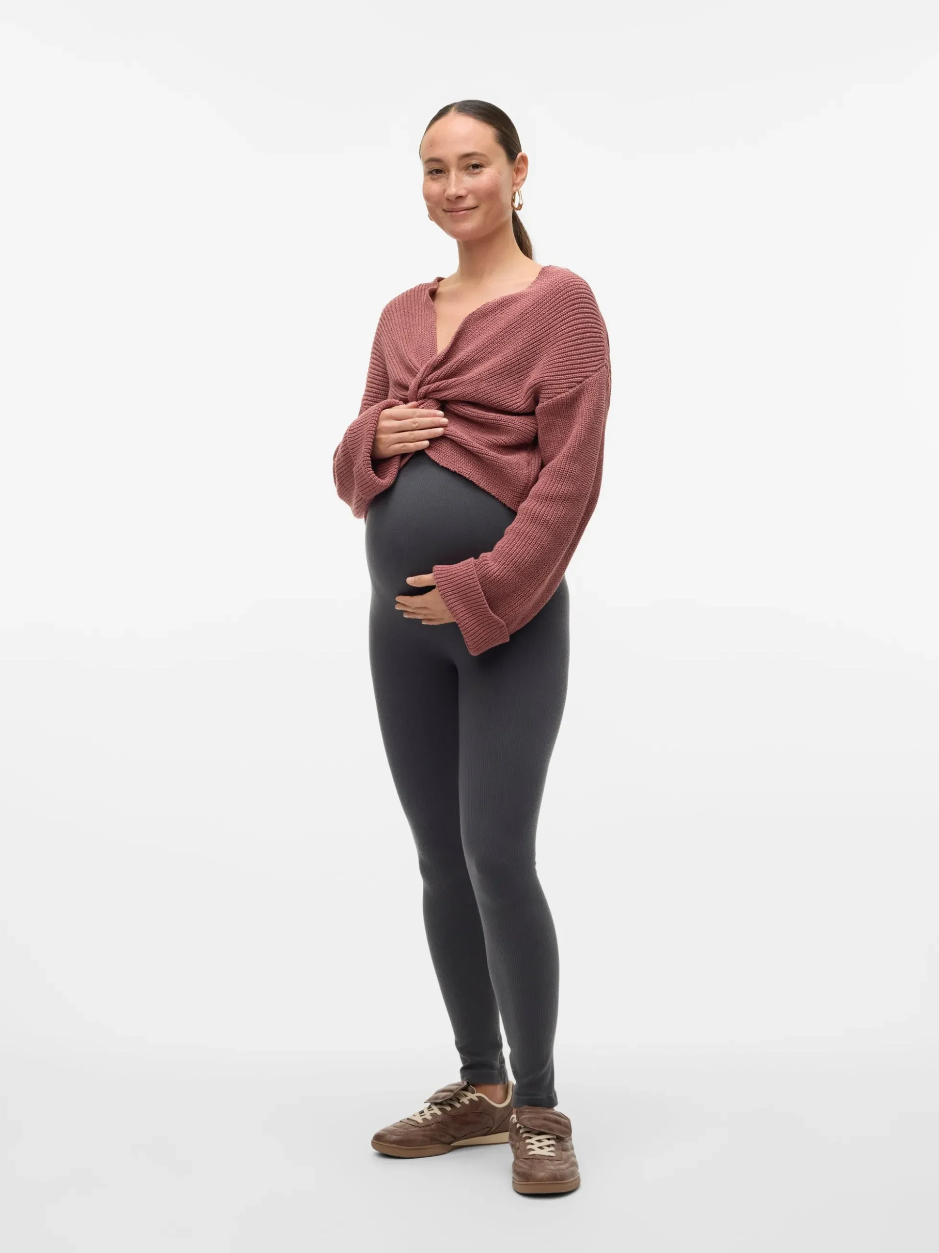 Normal geschnitten V-Ausschnitt Umgeschlagene Ärmelbündchen Tief angesetzte Schulter Pullover